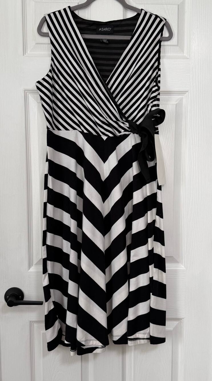 Ashro New Women's Black & White Surplice Striped Sleeveless Dress Size Large